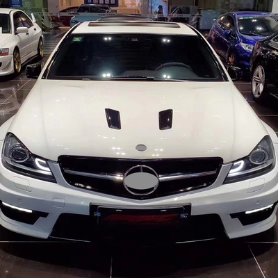メルセデス・ベンツ Cクラス W204 カーボンファイバーエンジンのフードをテスト