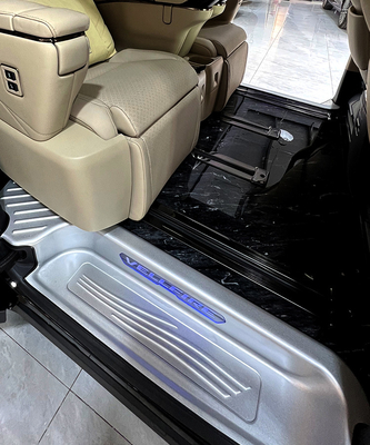 オートカーのLEDライト プレスホルストリップ ペダルと2024トヨタ ドアシールストリップ 100% テスト